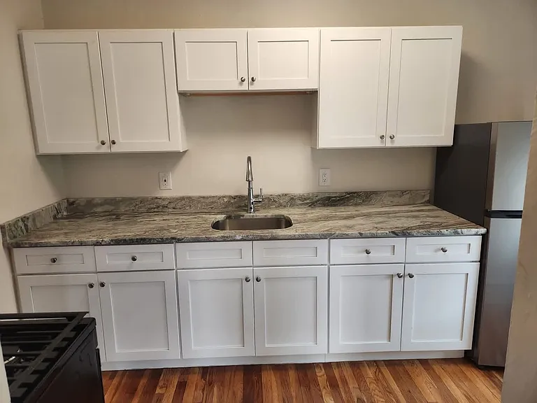 820 Park Ave — Photo 2