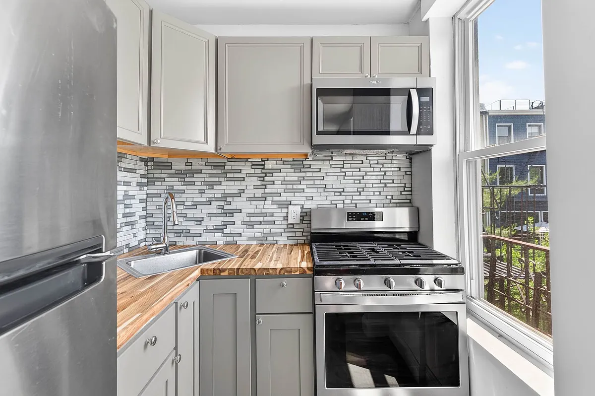 Building Photo - 86 Woodhull St #2