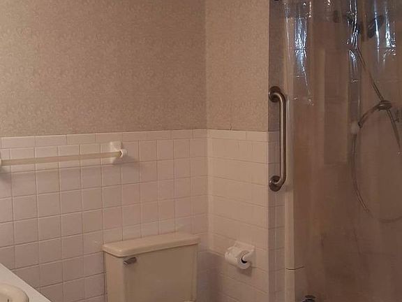 5th image of 1222 Parkway Dr