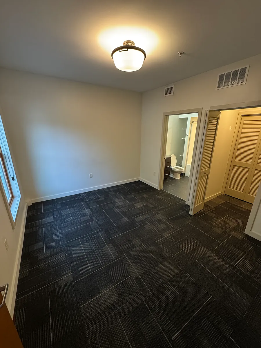 Building Photo - 468 Delaware Ave #101