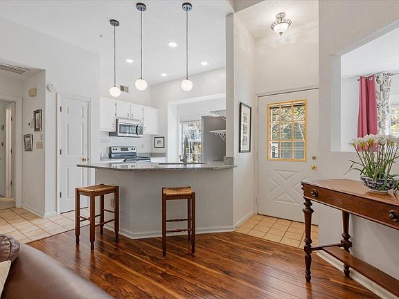 3rd image of 2058 W Forest Dr