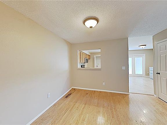 5th image of 974 Congress Ct