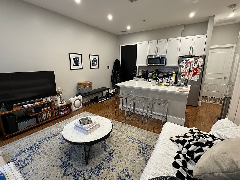 2nd image of 17-21 Dudley St #6