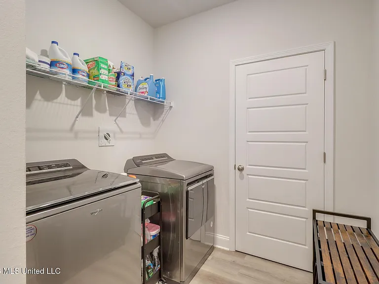 4937 Fern Dr — Photo 26