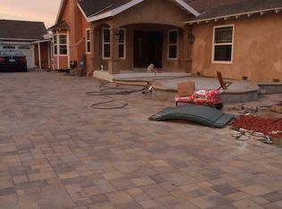 1121 W Memory Ln, Santa Ana, CA 92706