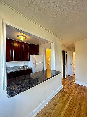 1st image of 21-24 Crescent St #2D