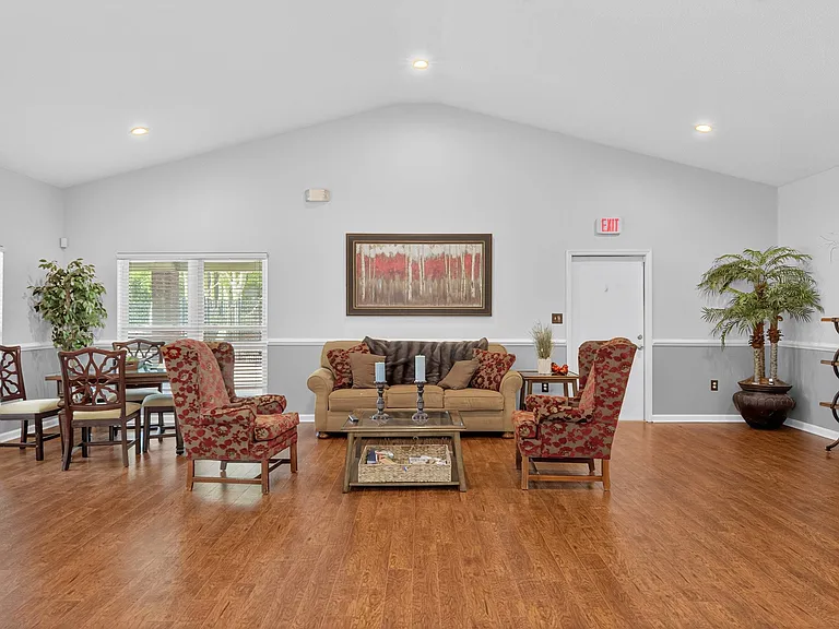 North Bluff Apartments — Photo 3