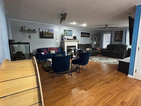 3rd image of 70 Louis Cir