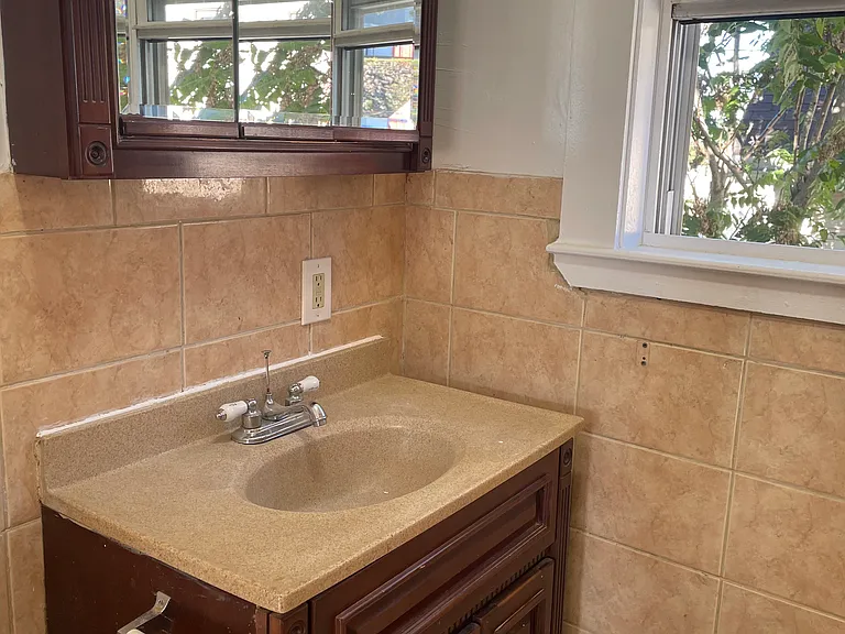 18 Lawton Ave #2 — Photo 15