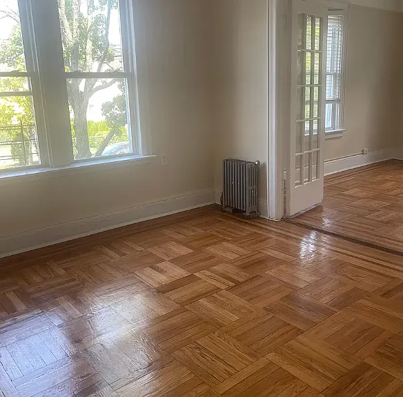 945 Hollywood Ave — Photo 2
