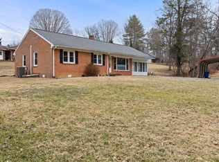 13 Country Club Rd, Lexington, VA 24450