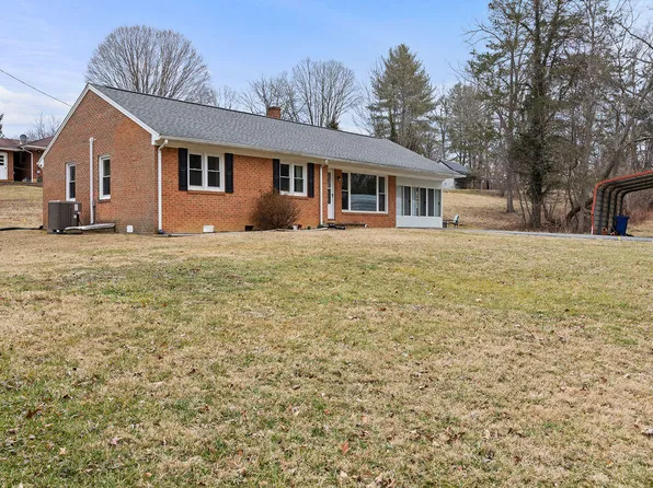 13 Country Club Rd, Lexington, VA 24450
