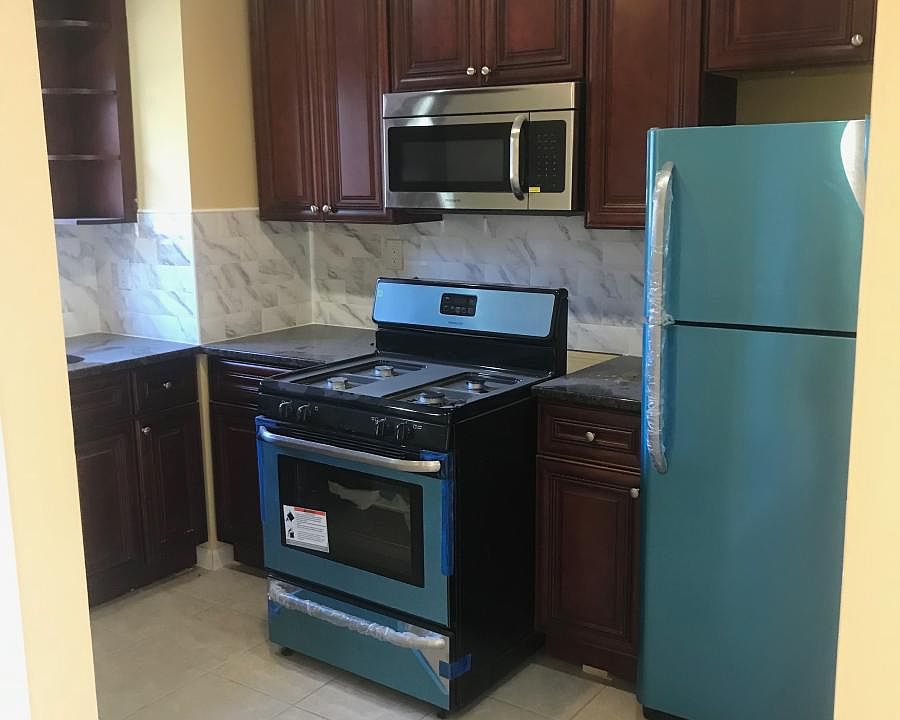 1st image of 2950 Throop Ave #2