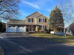 5835 Mountain Laurel Dr, East Syracuse, NY 13057