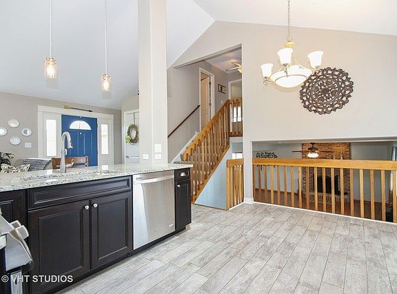4th image of 880 Bristol Ln