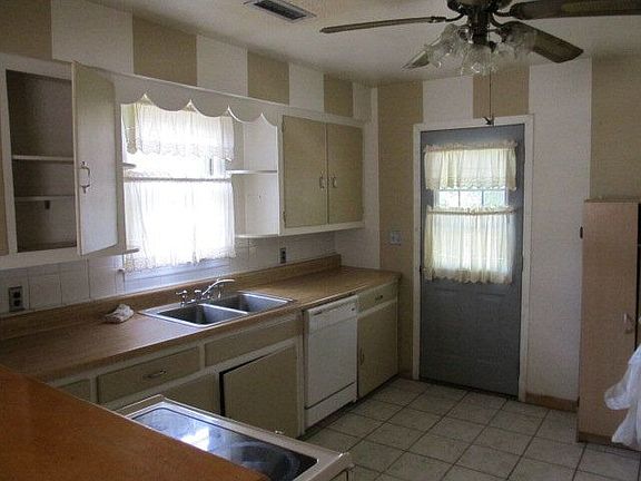 4th image of 400 21st Ave