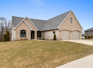 1329 Coral Reef Ln, Green Bay, WI 54313