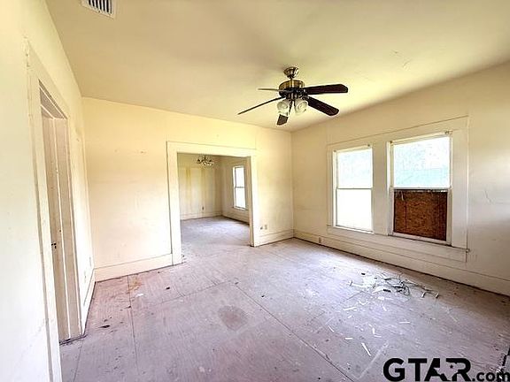 5th image of 803 Kelly St