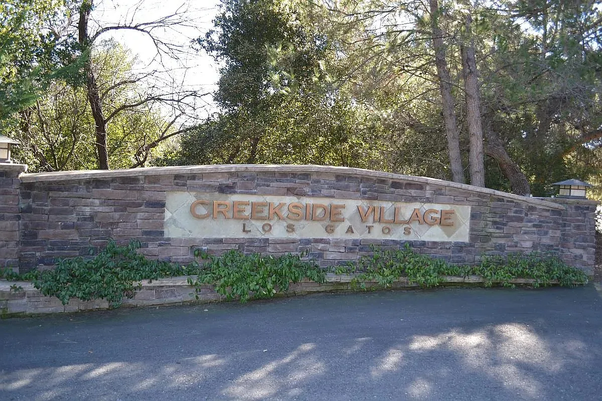 302 Creekside Village Dr — Photo 2