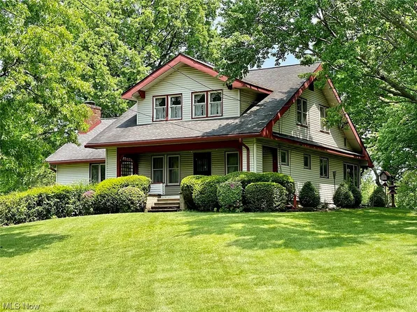 327 E Maple St, Hartville, OH 44632