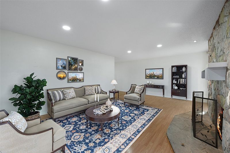 3rd image of 2732 Alpine Drive SE