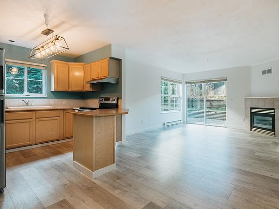2nd image of 689 Park Rd #35