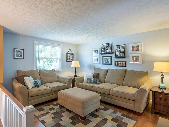 3rd image of 816 Lakefield Dr