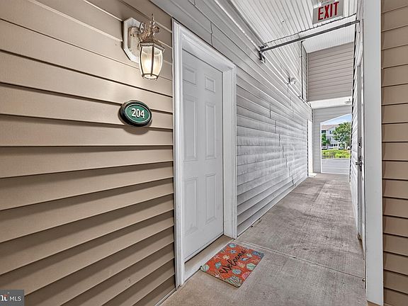 3rd image of 200 Pebble Dr Unit 204