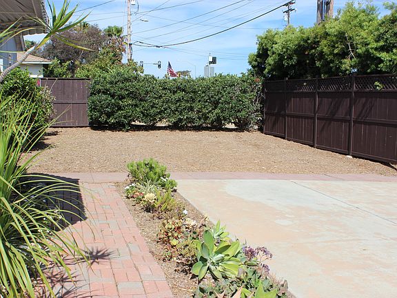 2nd image of 1220 Vista Way