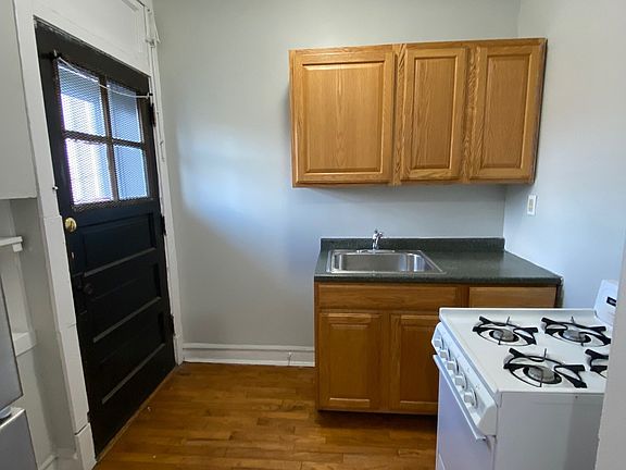 2nd image of 3820 N Kedzie Ave APT 1W