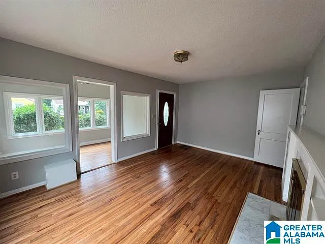 3 bed, 2.0 bath, $1,300 — Photo 2