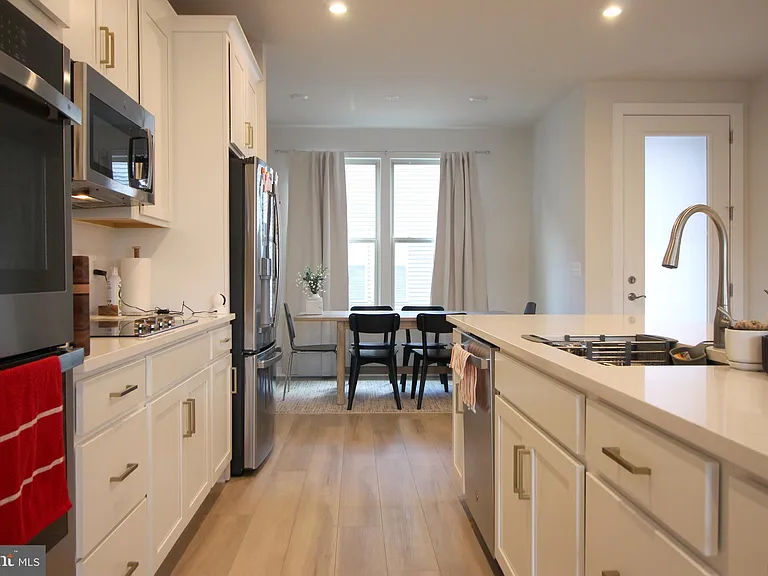 2107 Acadia Rd — Photo 9