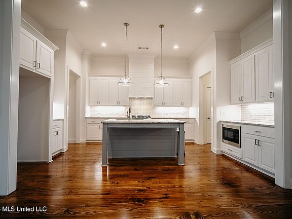 5th image of 159 Camden Lake Dr