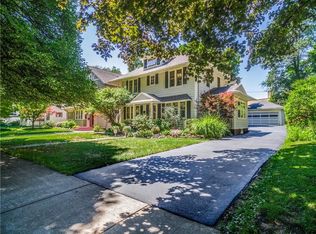 42 Oakdale Dr, Rochester, NY 14618