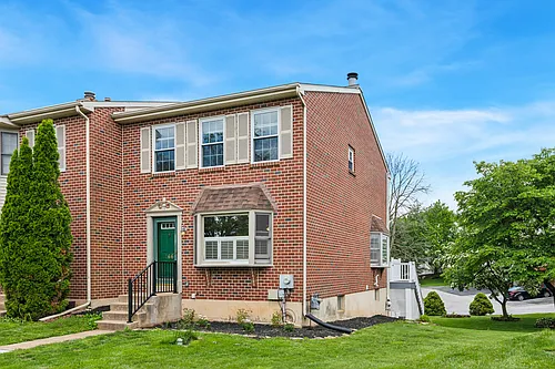 166 Longford Rd Photo 1