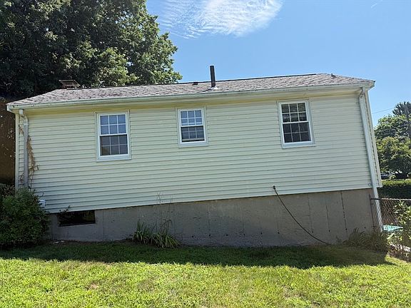 4th image of 51 Westview Dr