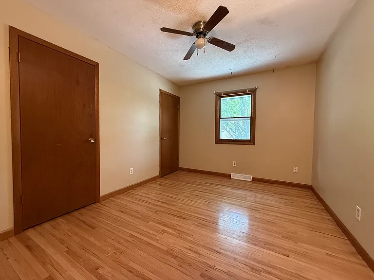 6592 Berkshire Ln N — Photo 13