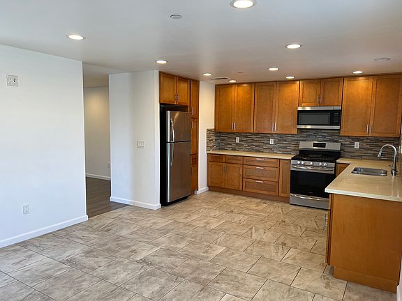 5th image of 1368 N Euclid Ave