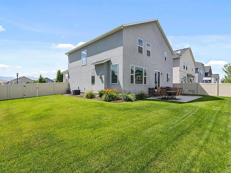1596 N Cordoba Dr — Photo 28