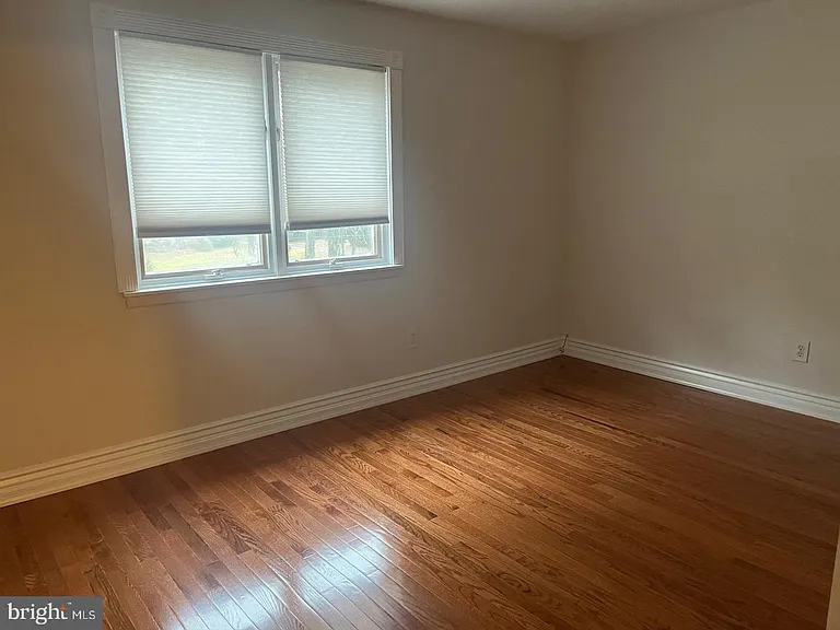 105 Montrose Ave #105 — Photo 14