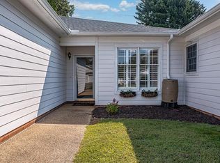 18 Bay Ct, Kilmarnock, VA 22482