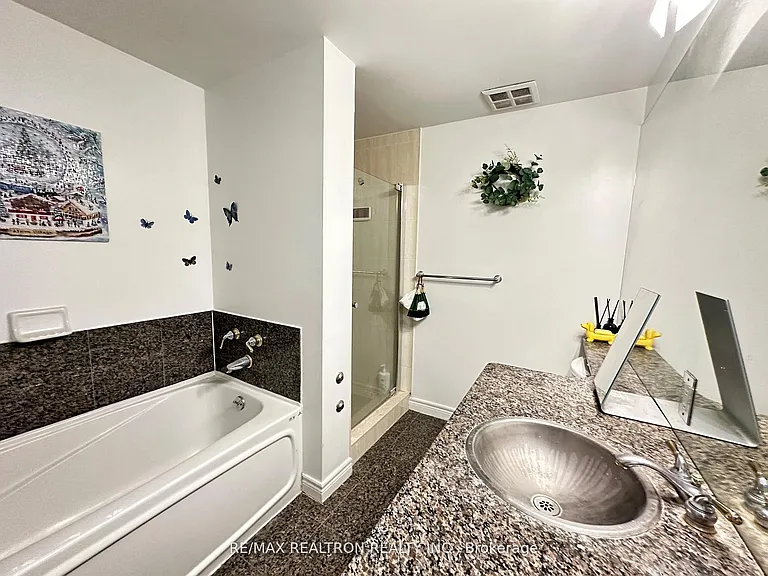 55 Bloor St E #1909 — Photo 9