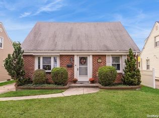 2348 204th St, Bayside, NY 11360