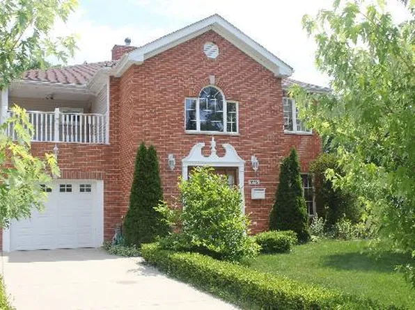 1115 Whitfield Rd, Northbrook, IL 60062