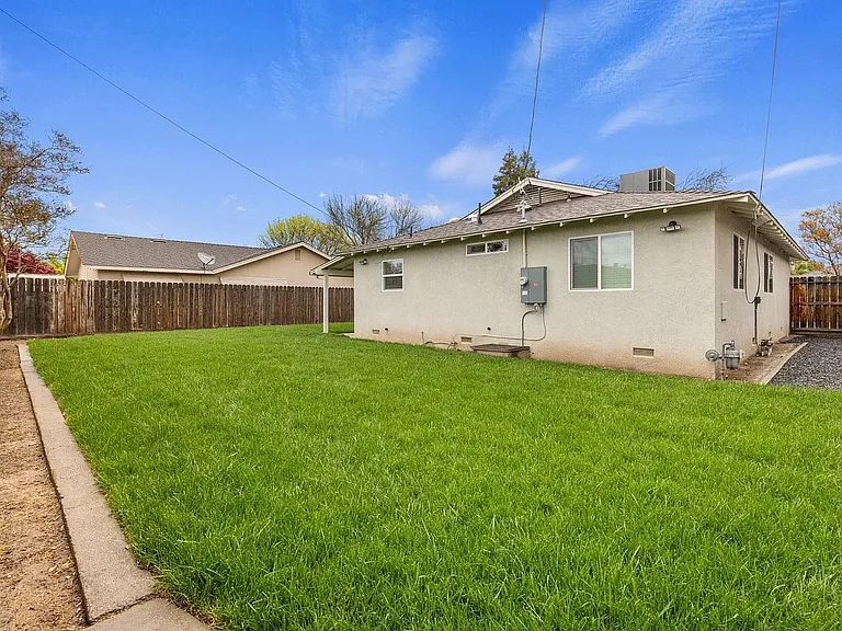 2313 O'Farrell Ave — Photo 7