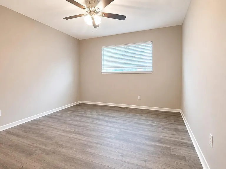 1811 Hanbury Ct — Photo 14