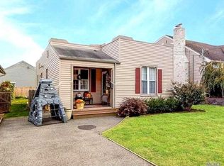 488 Bedell St, Baldwin, NY 11510