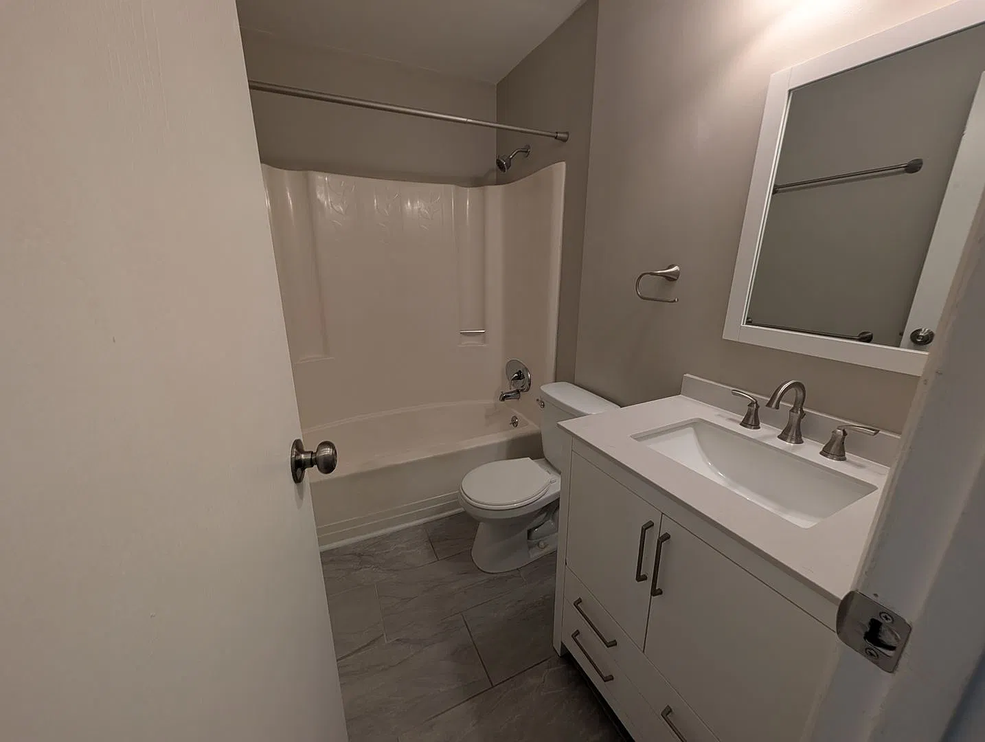 Charming 4-Bedroom Home for Rent in Summerville! — Photo 2