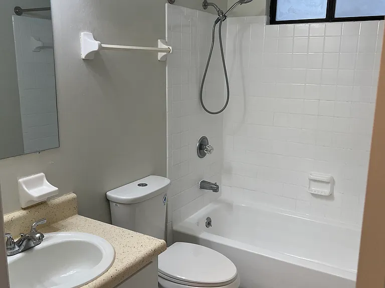 2660 N Point Ln #B — Photo 11