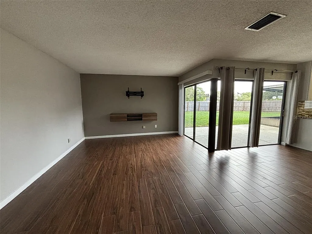 4 bed, 2.5 bath, 1535 sqft, $2,700 — Photo 4